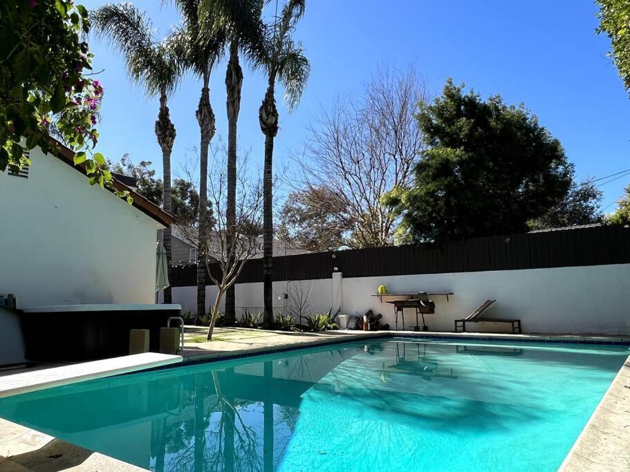 Stylish Mediterranean Villa, Pool, Jacuzzi, Hollywood & Malibu Bliss *