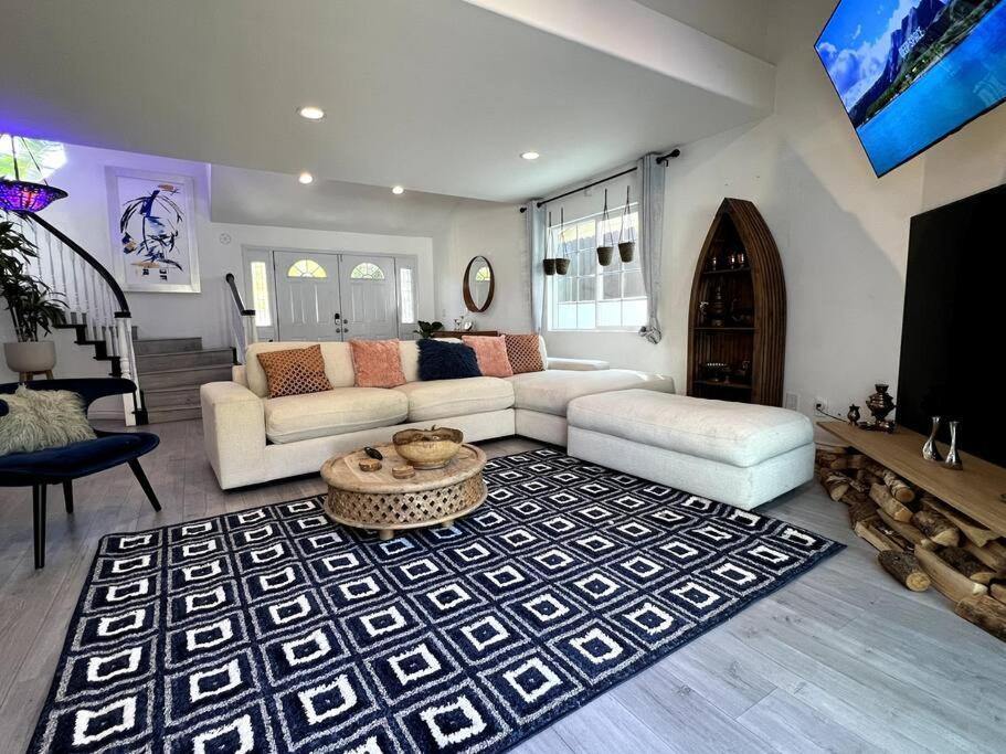 Villa Stylish Mediterranean Villa, Pool, Jacuzzi, Hollywood & Malibu Bliss *