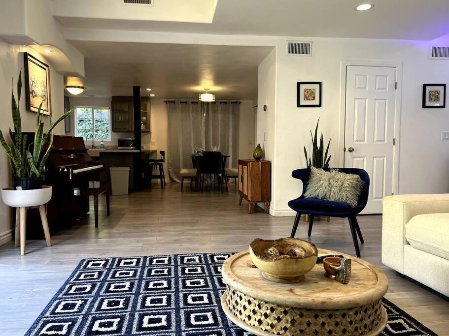 Stylish Mediterranean Villa, Pool, Jacuzzi, Hollywood & Malibu Bliss Villa
