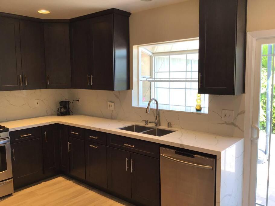 Encino Hills Luxury With Gorgeous View