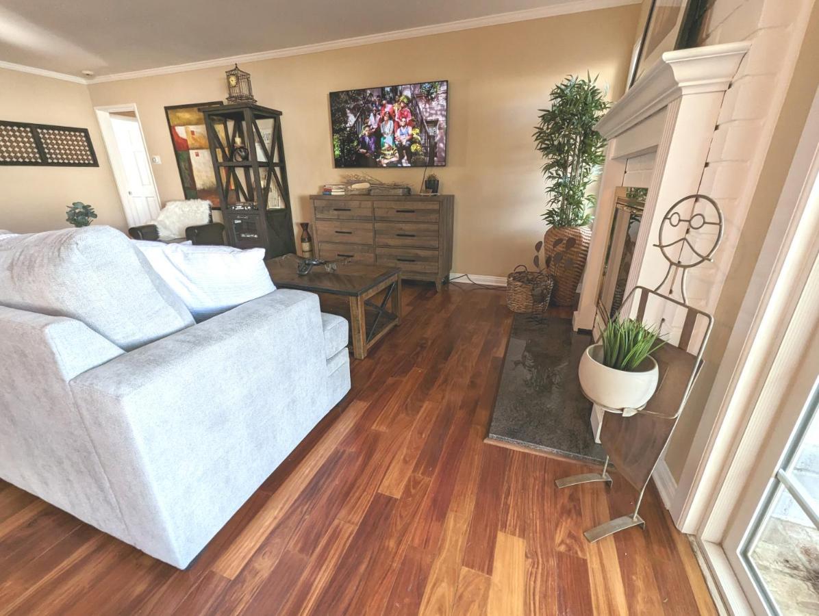 Holiday home 4 Bedroom Encino W/ Amazing Yard, Near Everything