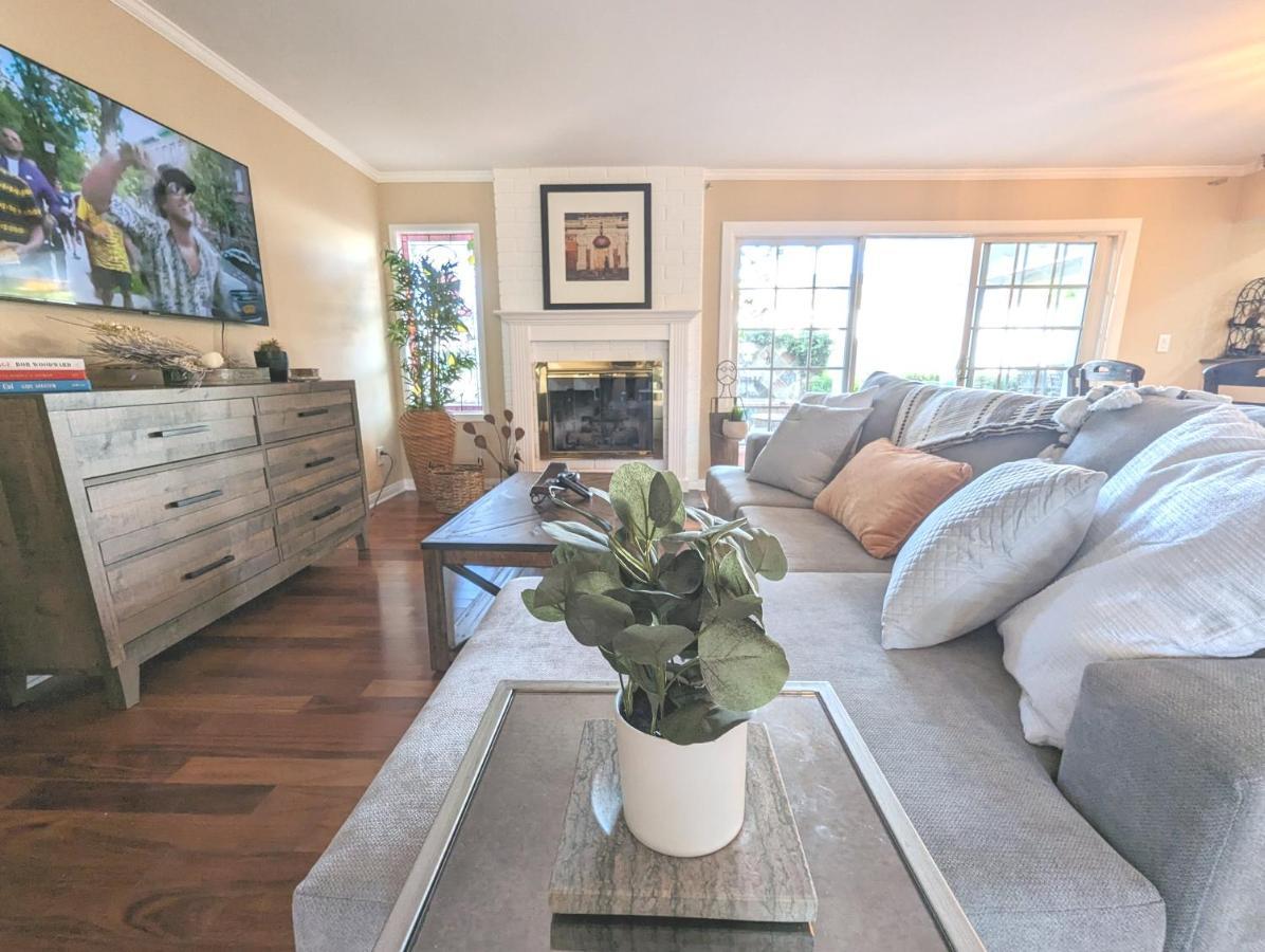 4 Bedroom Encino W/ Amazing Yard, Near Everything Holiday home Los Angeles