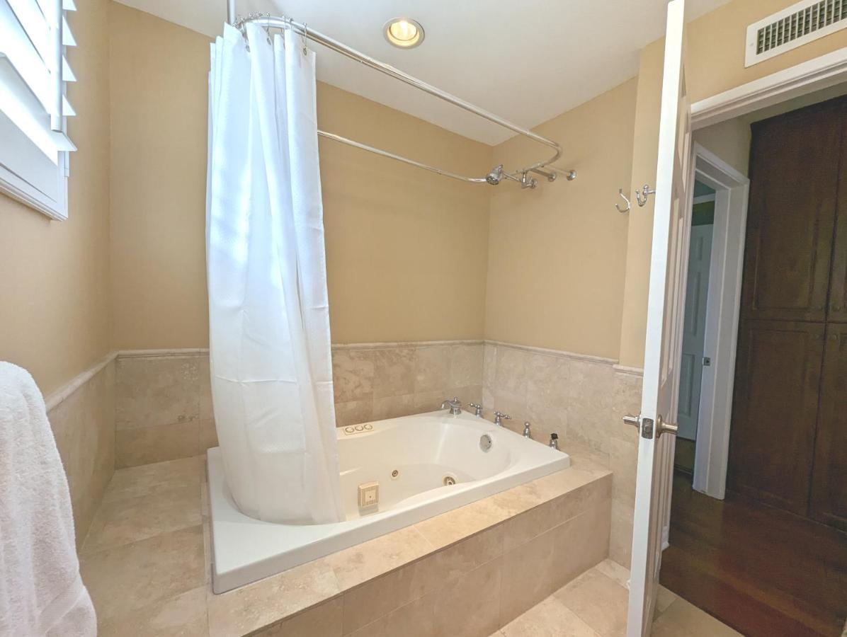 4 Bedroom Encino W/ Amazing Yard, Near Everything *