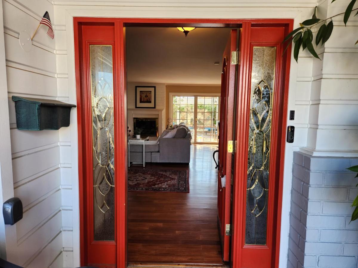 4 Bedroom Encino W/ Amazing Yard, Near Everything Holiday home Los Angeles