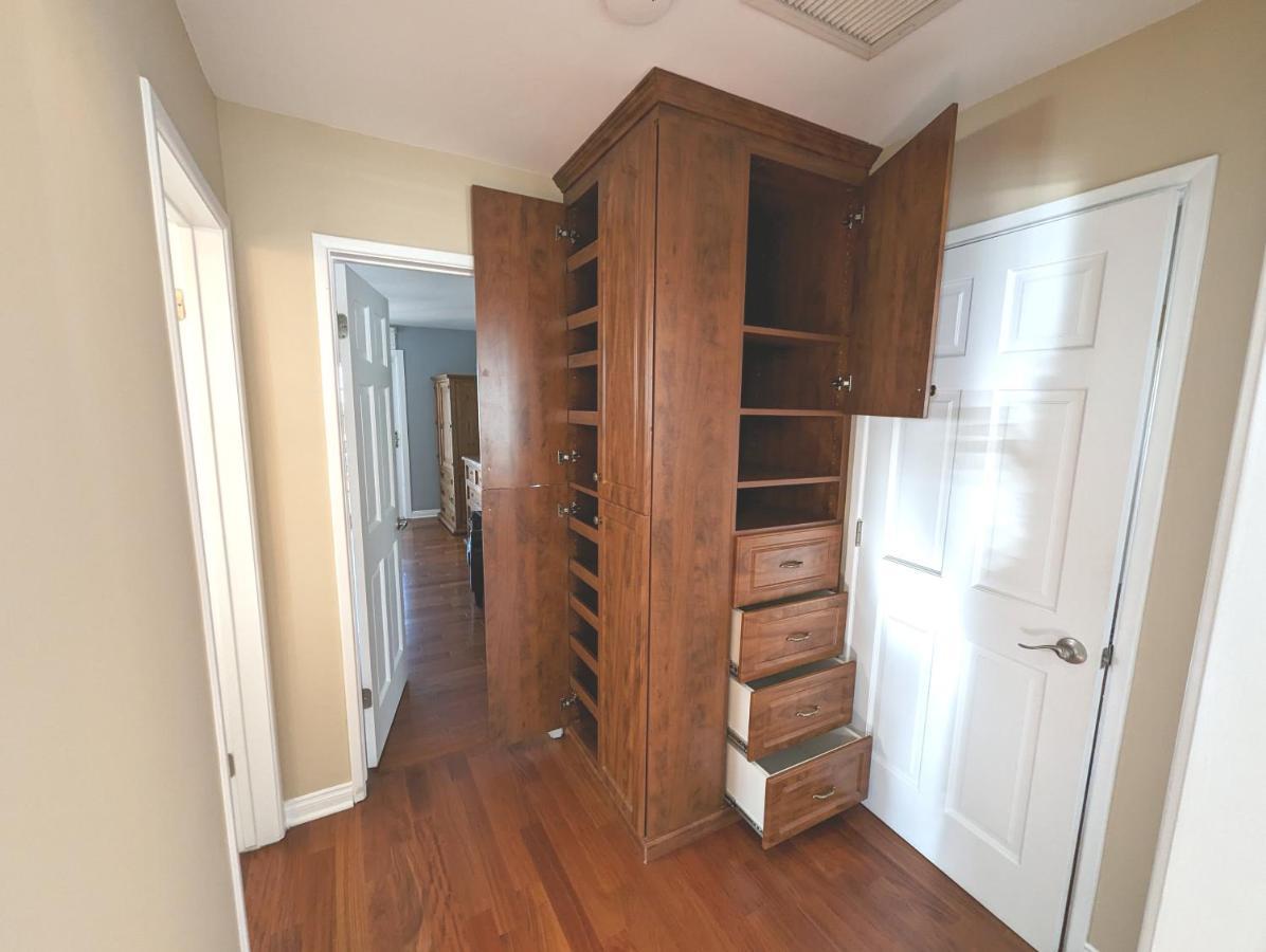 4 Bedroom Encino W/ Amazing Yard, Near Everything Holiday home