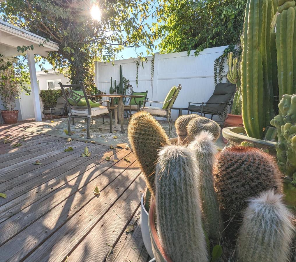 4 Bedroom Encino W/ Amazing Yard, Near Everything Holiday home