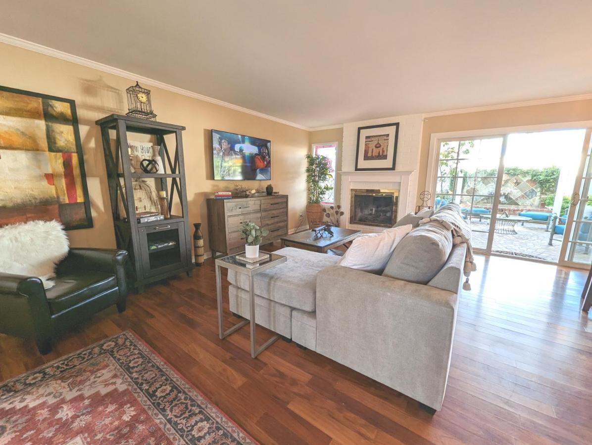 4 Bedroom Encino W/ Amazing Yard, Near Everything Holiday home
