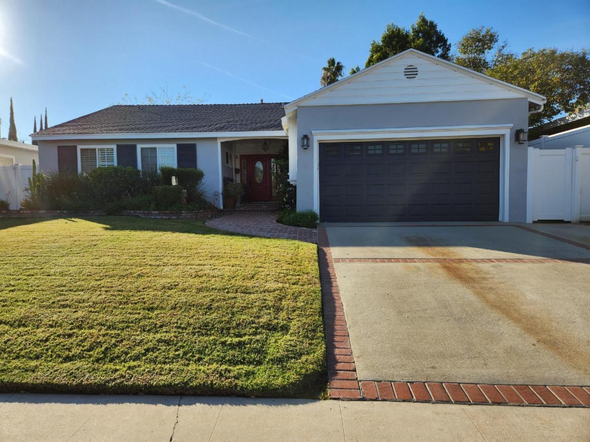 4 Bedroom Encino W/ Amazing Yard, Near Everything Holiday home