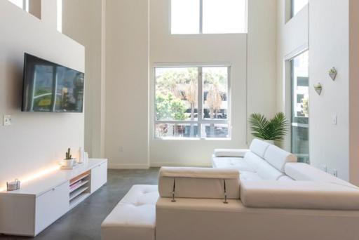 1500 Sq Foot, 3 Bed Loft In Dtla
