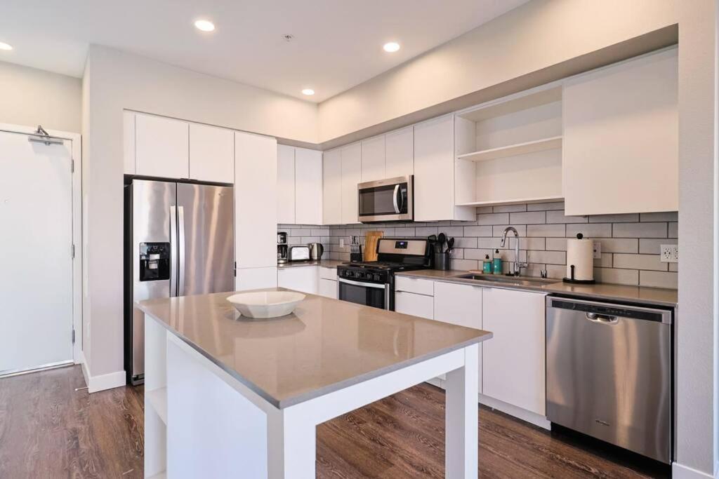 Trendy And Modern 2bdr 2bth For 4 Pax In Hollywood Apartment Los Angeles