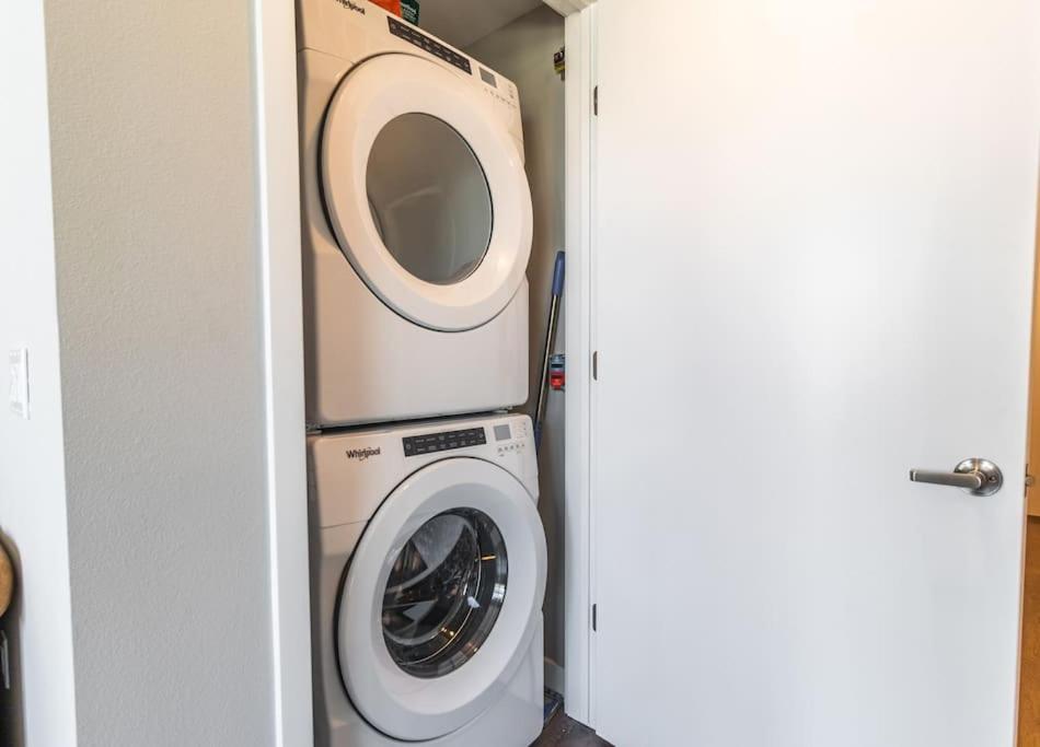 Trendy And Modern 2bdr 2bth For 4 Pax In Hollywood Los Angeles