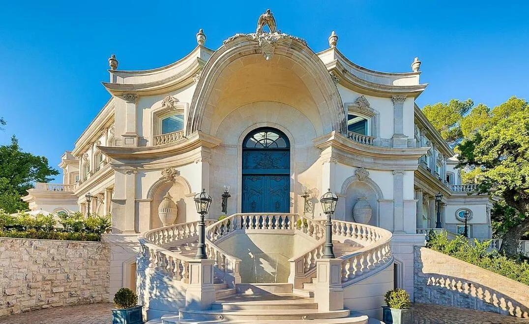Villa Sophisticated Estate In Beverly Hills
