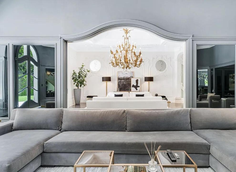 Sophisticated Estate In Beverly Hills Villa *