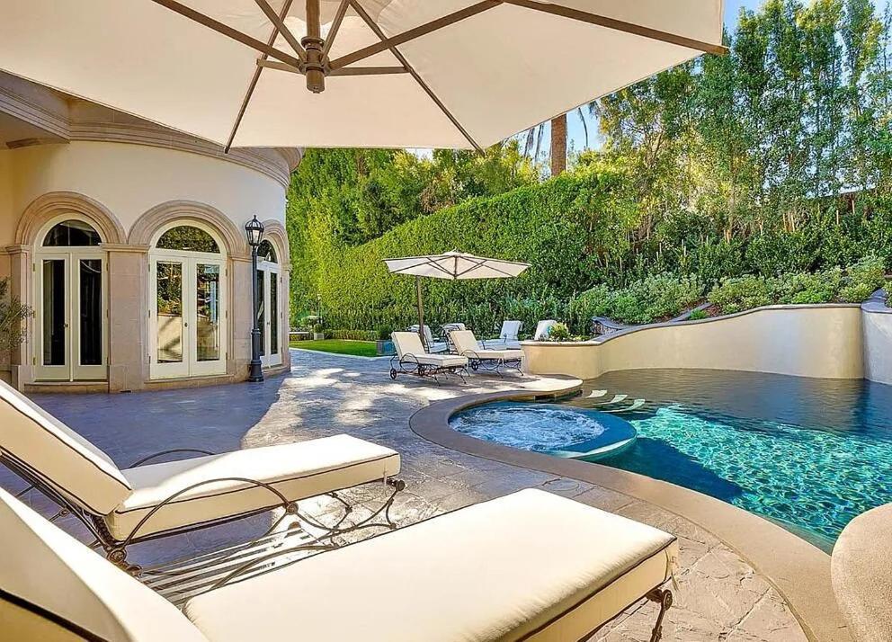 Villa Sophisticated Estate In Beverly Hills *