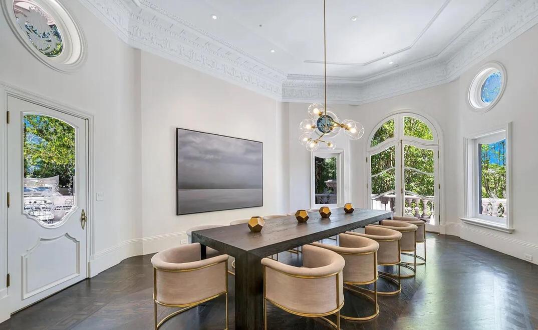 Villa Sophisticated Estate In Beverly Hills