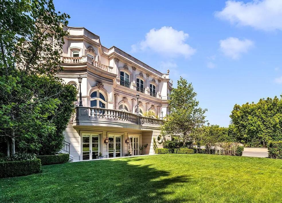 Villa Sophisticated Estate In Beverly Hills