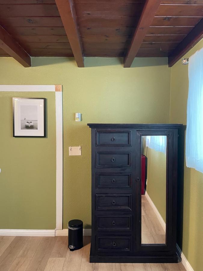 Private In La With Free Wifi And Tv With Shared Kitchen *