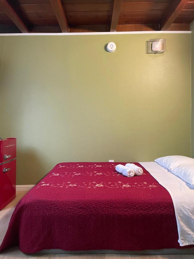 Homestay Private In La With Free Wifi And Tv With Shared Kitchen Los Angeles