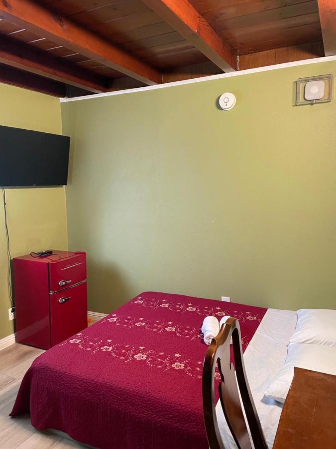 Private In La With Free Wifi And Tv With Shared Kitchen