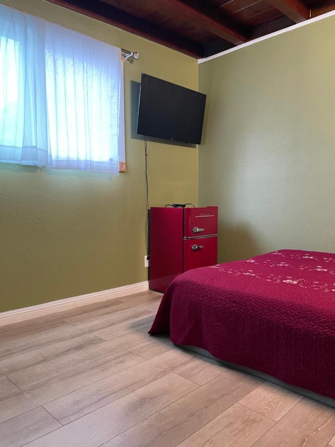 Private In La With Free Wifi And Tv With Shared Kitchen Homestay *