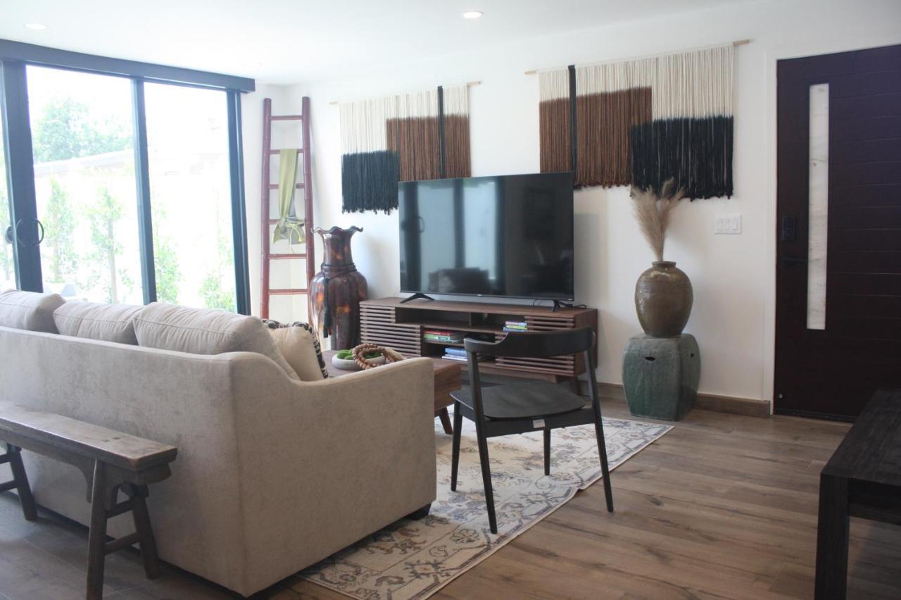 Great House In Middle Of La Holiday home *