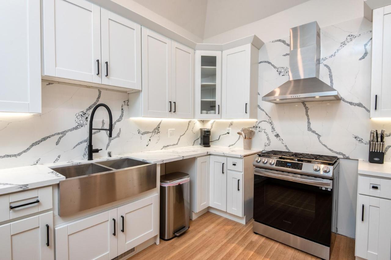 Luxury In West Hollywood, Sleeps 12 Holiday home Los Angeles