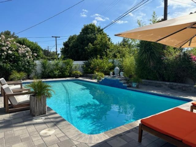 Great House In Middle Of La Los Angeles