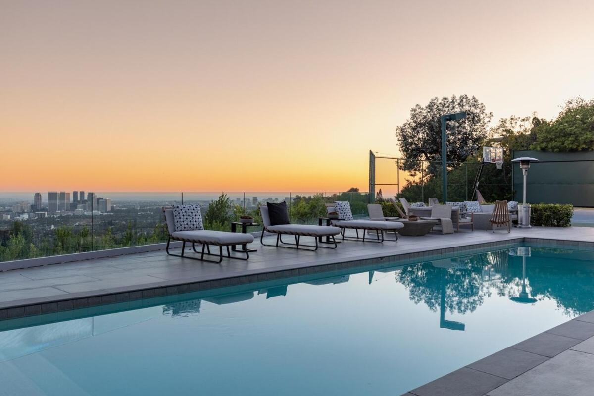 Mid Century Modern In Trousdale With Tennis Los Angeles