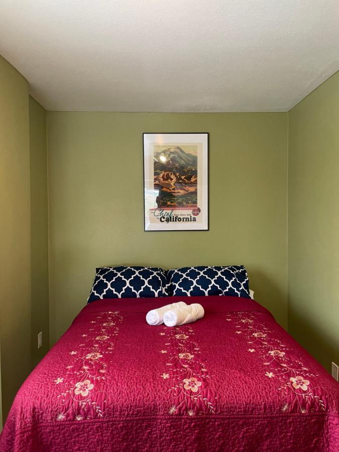 Private In Angeles With Wifi, Tv, And View Of Hollywood Sign & Shared Kitchen