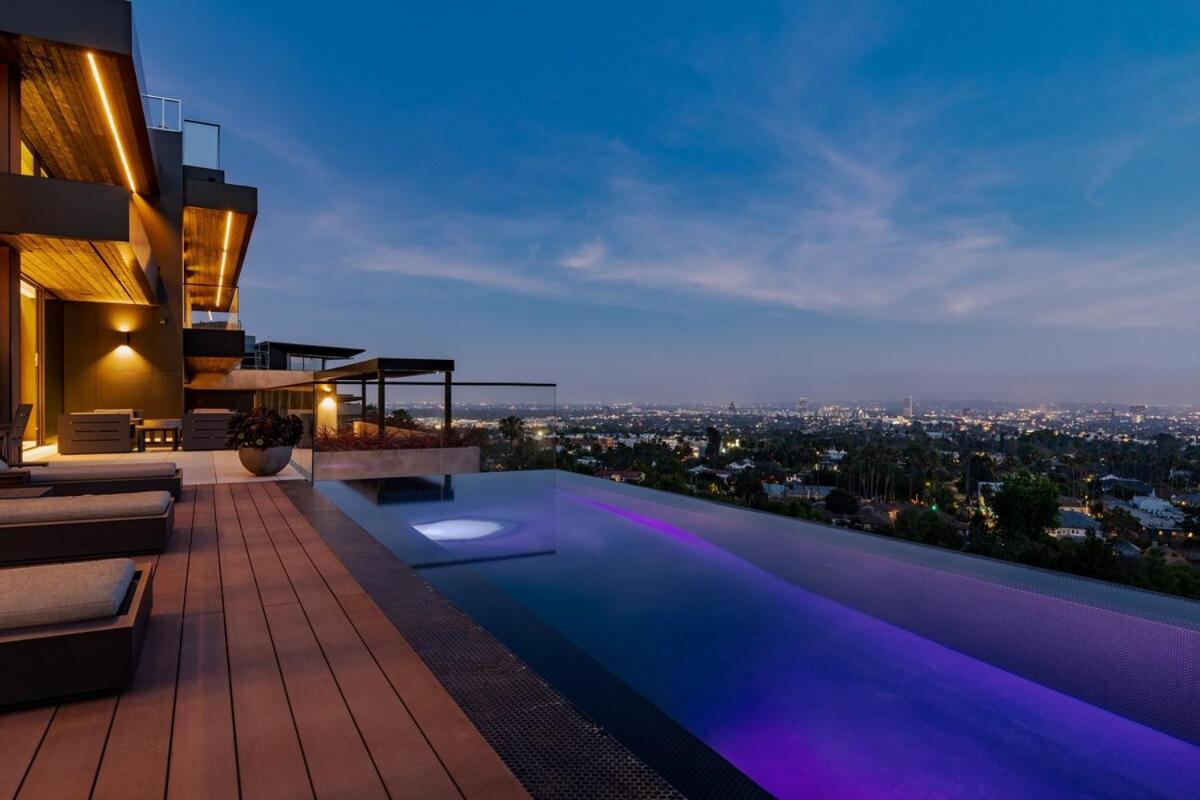 California Crystal Villa *