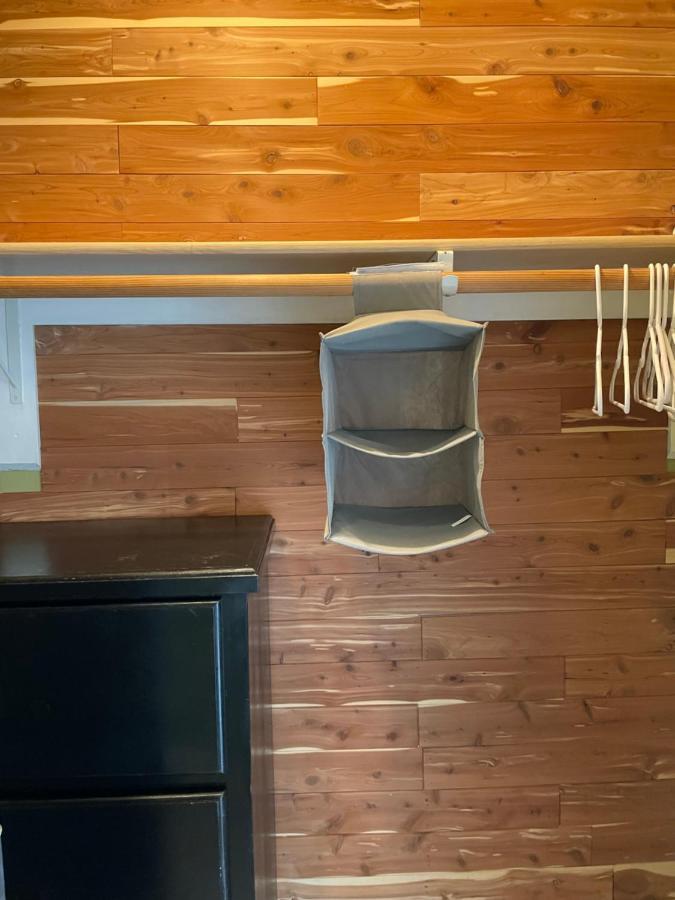 Homestay Private In Angeles With Wifi, Tv, And View Of Hollywood Sign & Shared Kitchen *