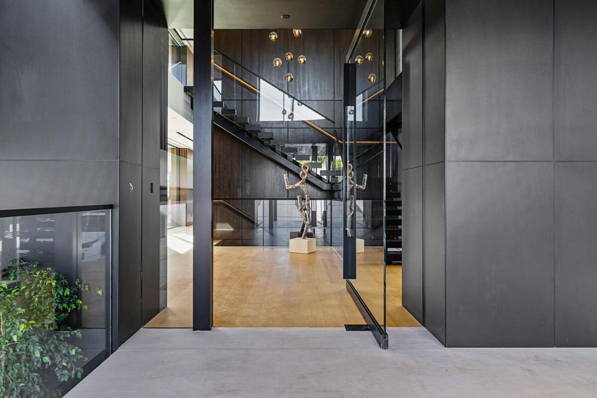 California Crystal Villa *