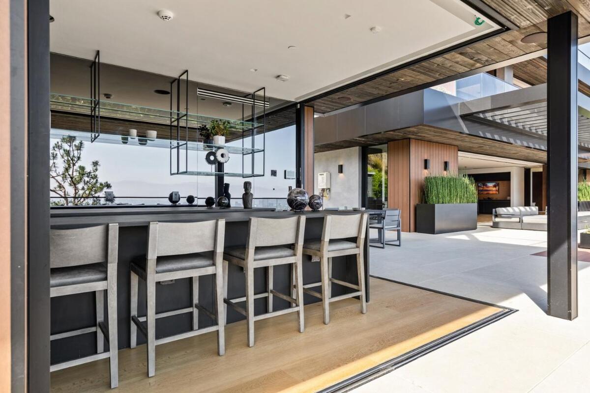 Villa California Crystal