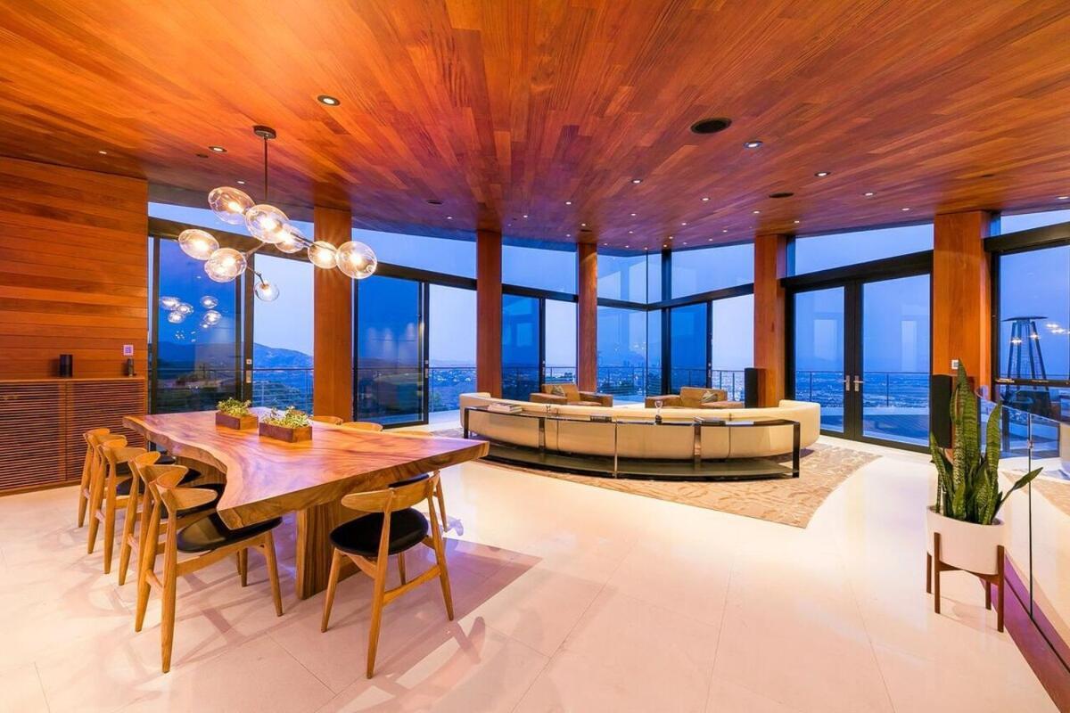 Modern With Unmatched Skyline Views Casa de férias