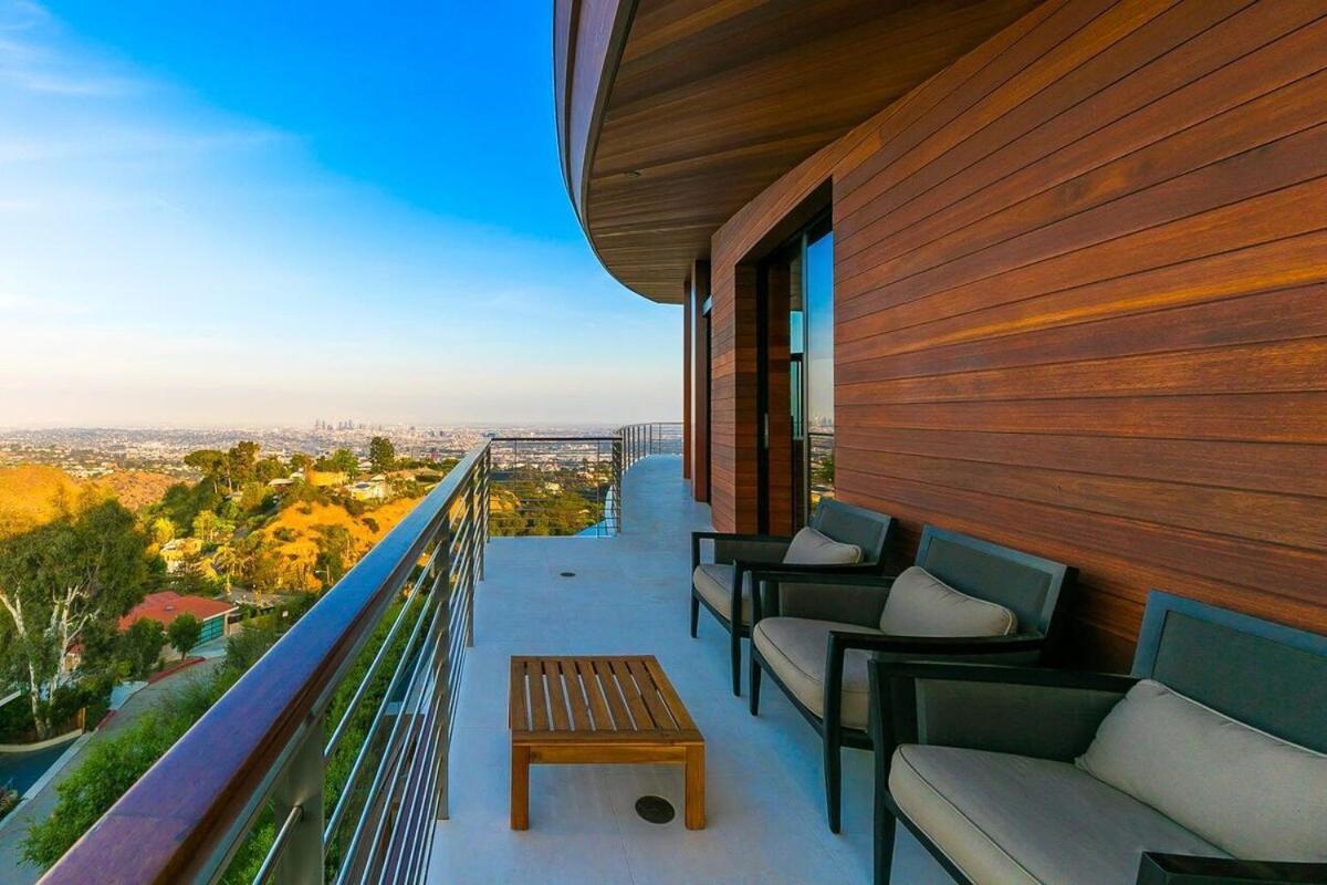 Modern With Unmatched Skyline Views * Los Angeles