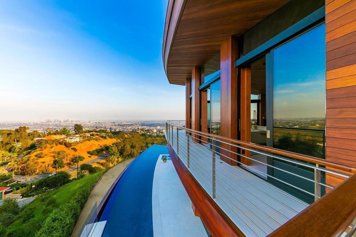 Modern With Unmatched Skyline Views Casa de férias *