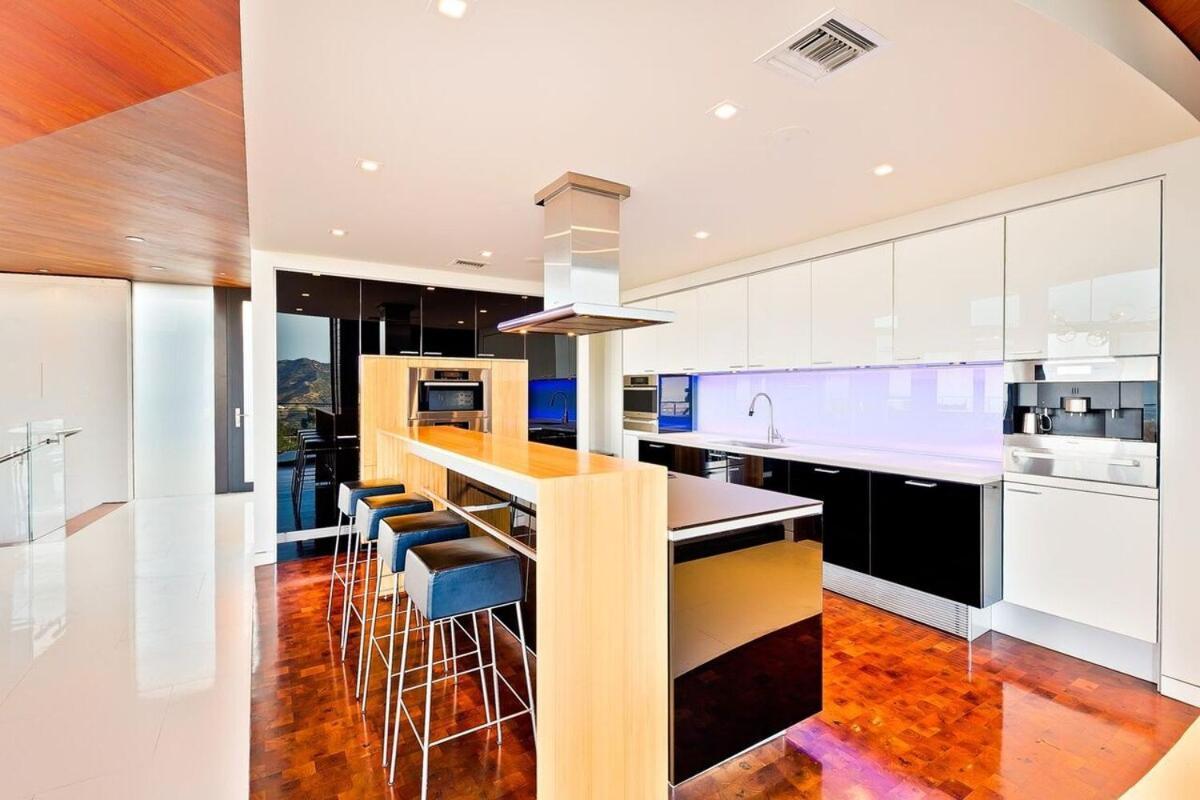 Casa de férias Modern With Unmatched Skyline Views