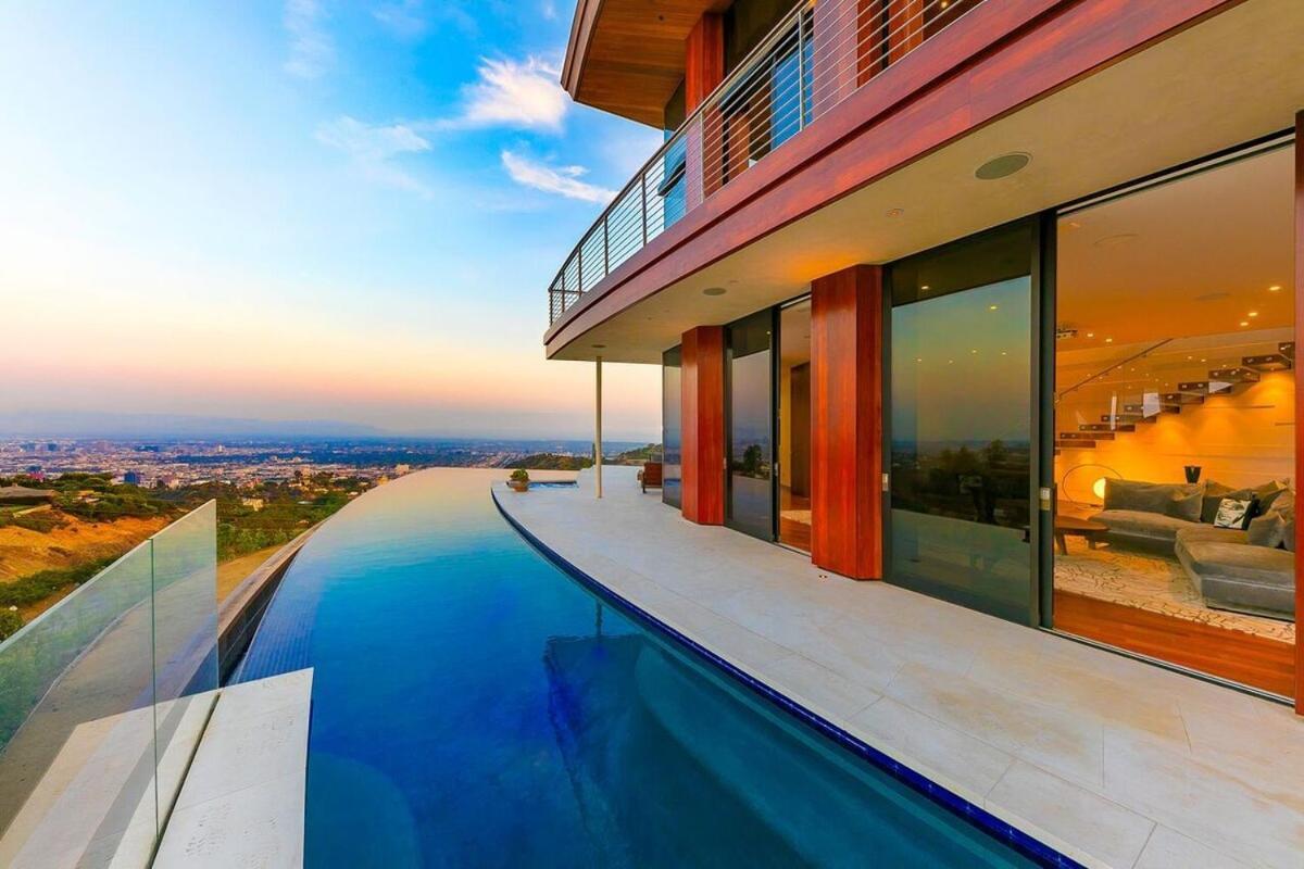 Casa de férias Modern With Unmatched Skyline Views