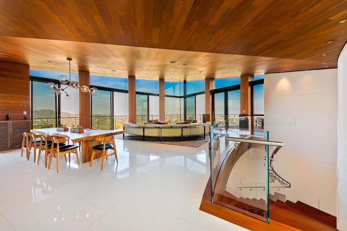 Modern With Unmatched Skyline Views Casa de férias