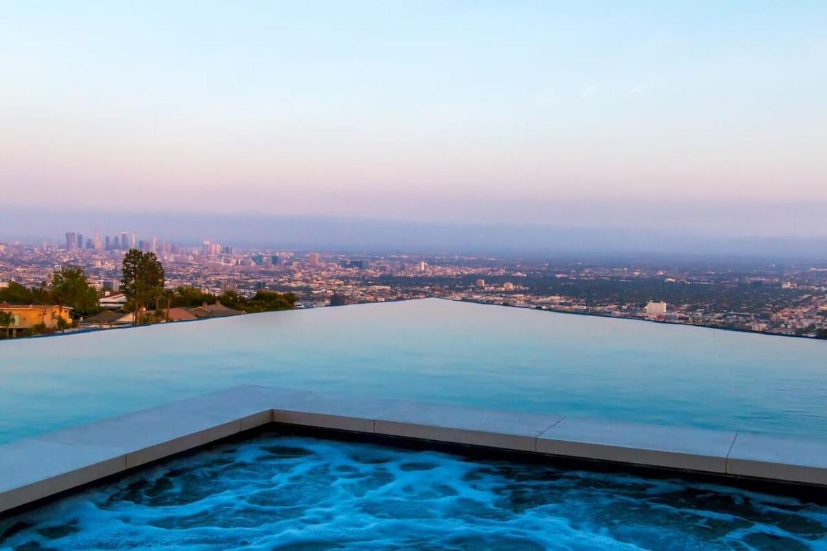 Modern With Unmatched Skyline Views *