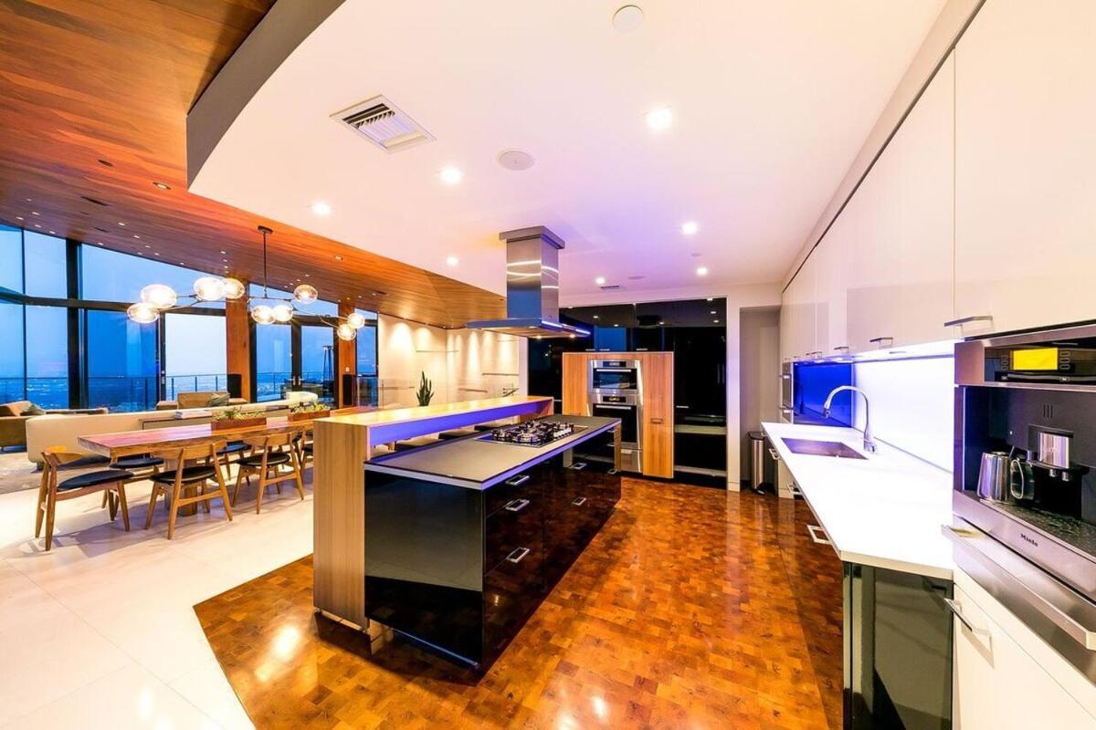 Modern With Unmatched Skyline Views Casa de férias *