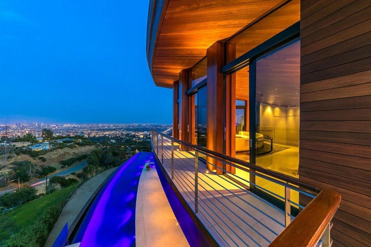 Casa de férias Modern With Unmatched Skyline Views