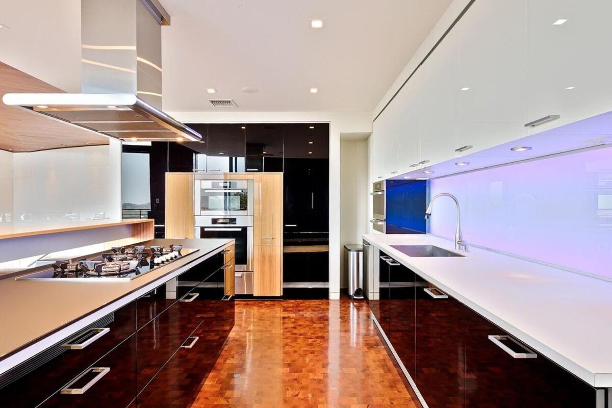 Modern With Unmatched Skyline Views *