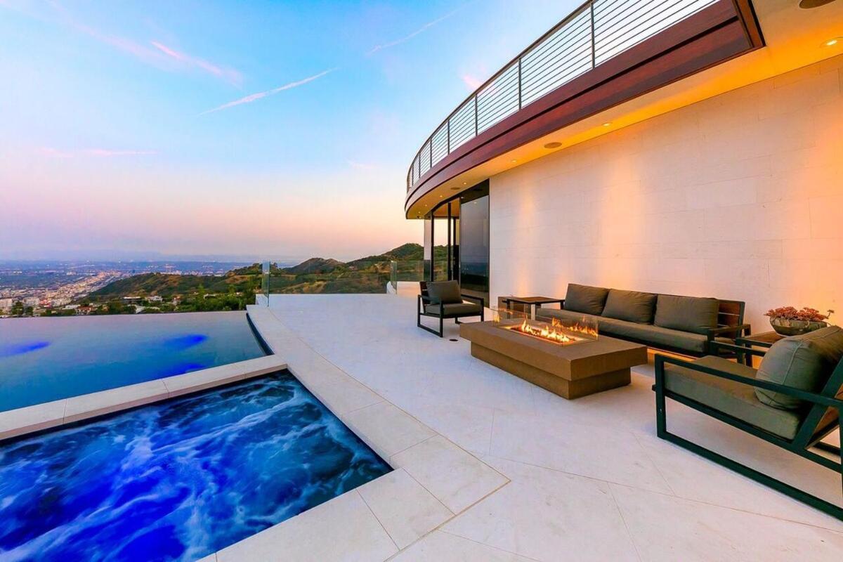 Casa de férias Modern With Unmatched Skyline Views