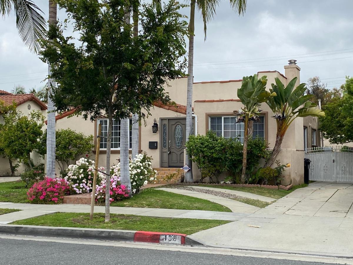 2 Bedroom In Beverly Hills With Jacuzzi Holiday home Los Angeles
