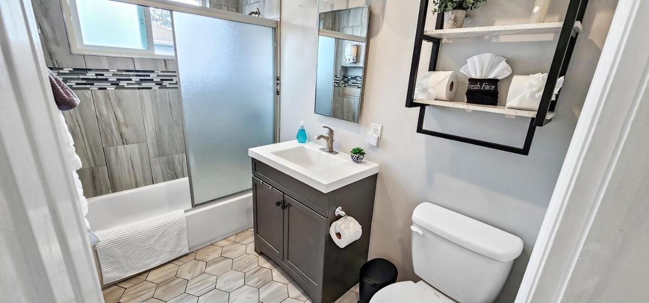 15 Mins To Venice Beach, Lax And Private Parking * Los Angeles