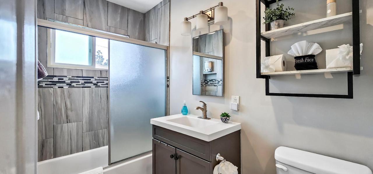 15 Mins To Venice Beach, Lax And Private Parking Apartment Los Angeles