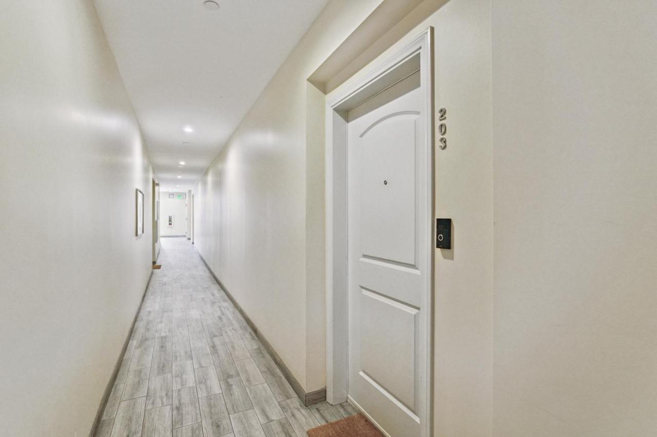 Blue Palm Hollywood Apartment Los Angeles