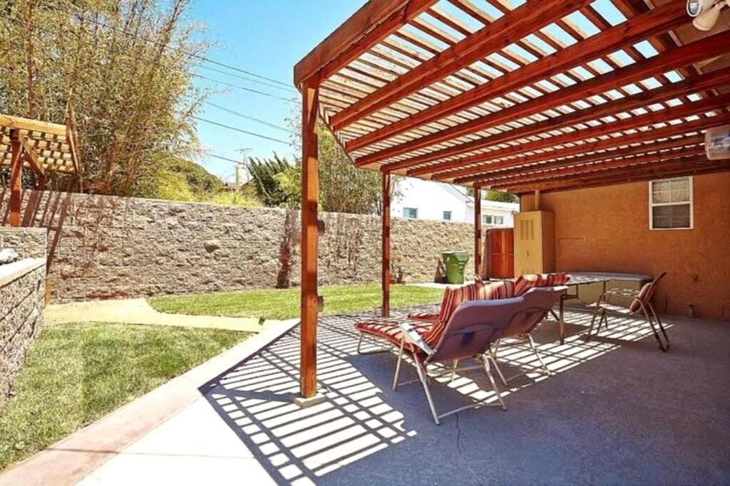 3 Bedroom + Near Venice + Redecorated + Backyard With Bbq Villa