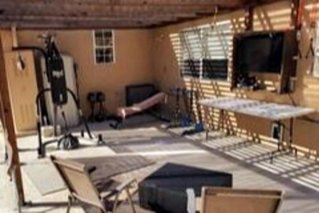 3 Bedroom + Near Venice + Redecorated + Backyard With Bbq Villa